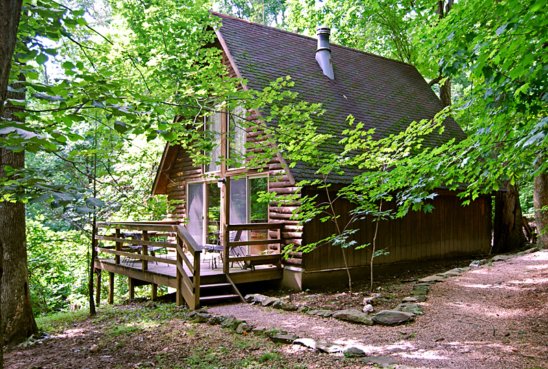 Sunny Maple Pet-Friendly Luxury Log Cabin Exterior