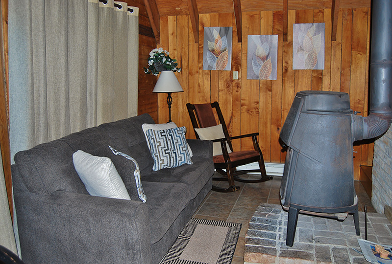 Sunny Maple Pet-Friendly Luxury Log Cabin Living Area