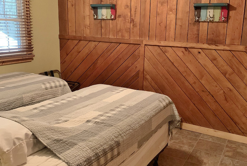Hidden Spring Pet-Friendly Luxury Log Cabin Twin Bedroom